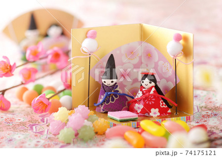 小さな可愛い雛人形 74175121
