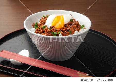 そぼろ丼 74177300