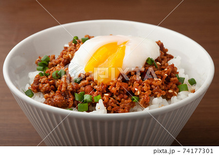 そぼろ丼 74177301
