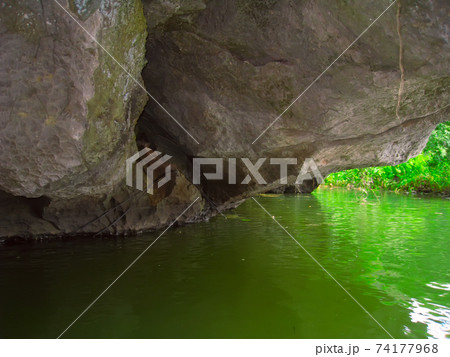 Landscape with moutain and river, Trang An, Ninh Binh, Vietnam 74177968