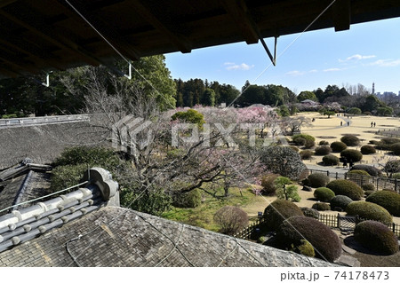 水戸偕楽園　好文亭楽寿楼（三階部分）から外を見下ろす　 74178473