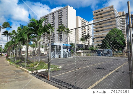 新型コロナウイルスの影響で閉店したハワイ、ワイキキの店 74179192