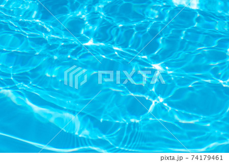 夏色のイメージ　リゾート　水面　 74179461