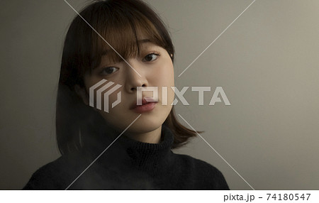 スチームと女性のポートレート 74180547