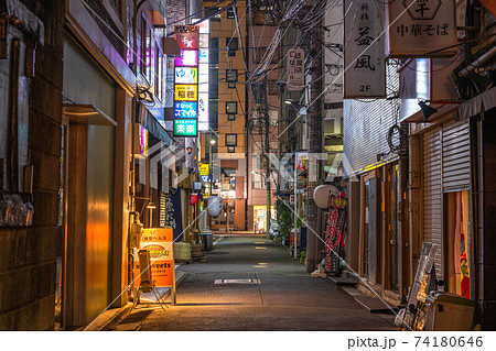 《東京都》コロナ禍の新橋飲み屋街・緊急事態宣言下の時短営業 《東京都》コロナ禍の新橋飲み屋街・緊急事態宣言下の時短営業 74180646
