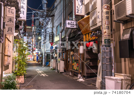 《東京都》コロナ禍の新橋飲み屋街・緊急事態宣言下の時短営業 《東京都》コロナ禍の新橋飲み屋街・緊急事態宣言下の時短営業 74180704