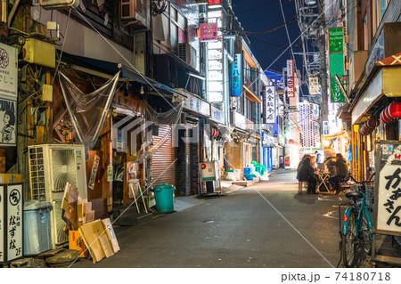 《東京都》コロナ禍の新橋飲み屋街・緊急事態宣言下の時短営業 《東京都》コロナ禍の新橋飲み屋街・緊急事態宣言下の時短営業 74180718