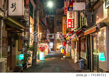 《東京都》コロナ禍の新橋飲み屋街・緊急事態宣言下の時短営業 《東京都》コロナ禍の新橋飲み屋街・緊急事態宣言下の時短営業 74180721