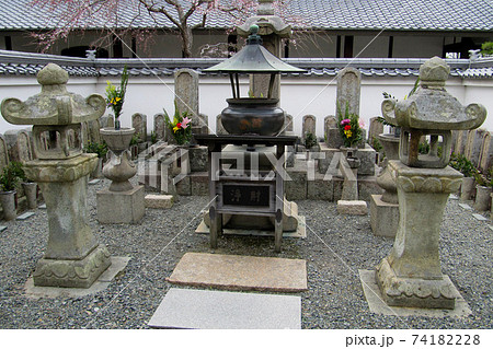 義士墓の風景（花岳寺）／兵庫県赤穂市 74182228