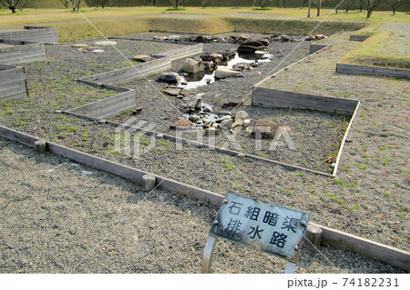 赤穂城跡で発掘された排水路／兵庫県赤穂市 74182231
