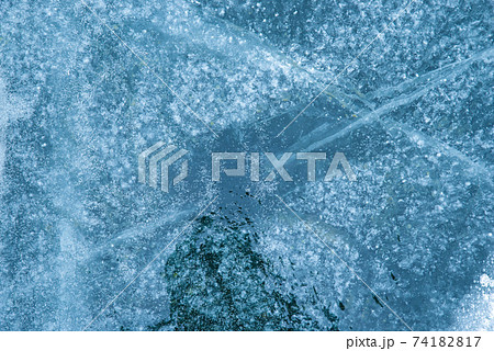氷の結晶 氷結する赤城大沼 氷の結晶 氷結する赤城大沼 74182817