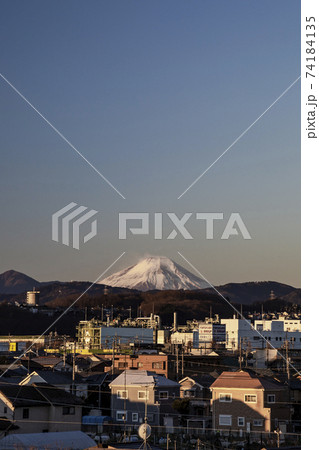 冬の朝の富士山 元日 東京昭島市 冬の朝の富士山 元日 東京昭島市 74184135