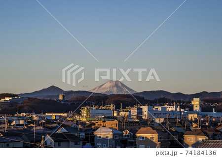 朝焼の富士山 元日 東京昭島市 朝焼の富士山 元日 東京昭島市 74184136