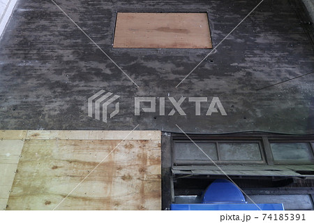 国道駅の機銃掃射跡 74185391