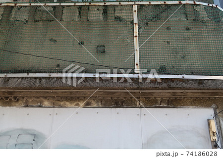 国道駅の機銃掃射跡 74186028