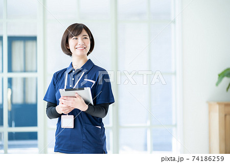 介護イメージ 介護士 介護スタッフ 女性介護スタッフ 介護イメージ 介護士 介護スタッフ 女性介護スタッフ 74186259