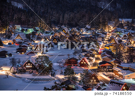 岐阜県 積雪の白川郷 夜の合掌造り集落の写真素材