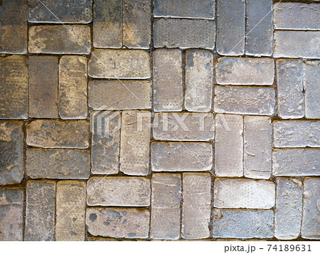 古びたレンガブロック 二つ目市松 床材外壁外装材背景壁紙素材の写真素材