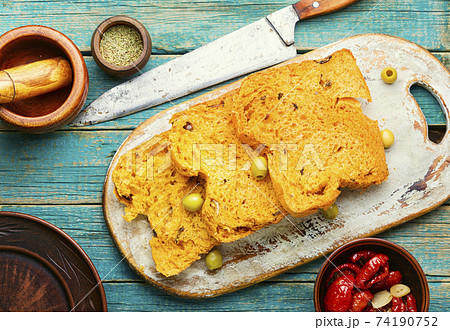 Appetizing bread with sun dried tomatoes and olives Appetizing bread with sun dried tomatoes and olives 74190752