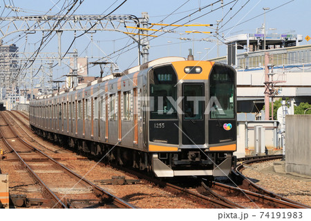 阪神　香櫨園駅付近を走る1000系電車 74191983