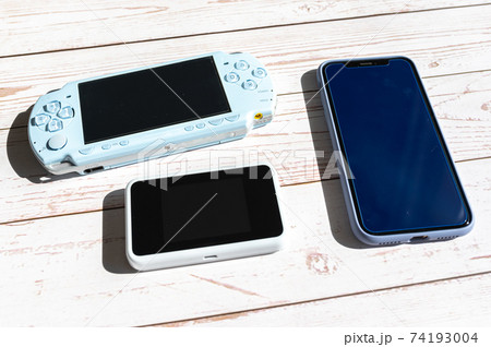 モバイル通信でのオンラインゲーム 74193004