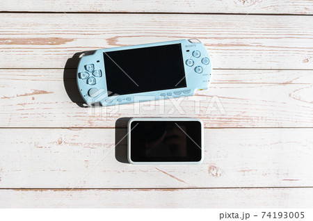 モバイル通信でのオンラインゲーム 74193005