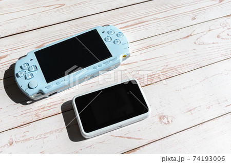 モバイル通信でのオンラインゲーム 74193006