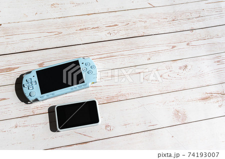 モバイル通信でのオンラインゲーム 74193007