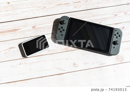 モバイル通信でのオンラインゲーム 74193013