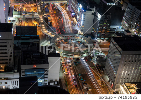 新横浜駅前の円形歩道橋　夜景　俯瞰　遠景 74195935