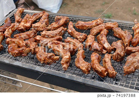 スペアリブでBBQ スペアリブでBBQ 74197388