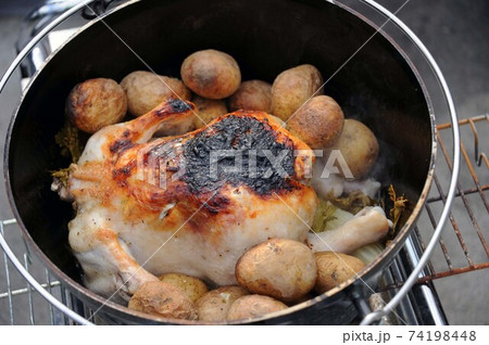 ダッジオーブンでスタッフドチキン 74198448