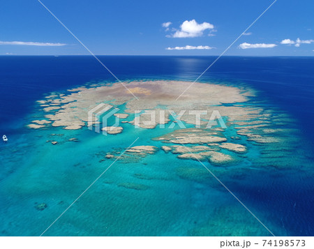 サンゴ礁　沖縄の離礁 74198573