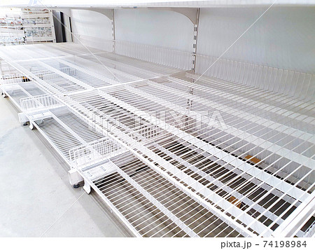 empty shelves in store, super market 74198984