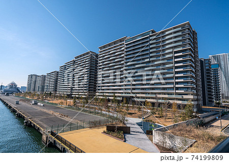 日本の東京都市景観　豊洲大橋から晴海フラッグなどを望む 74199809