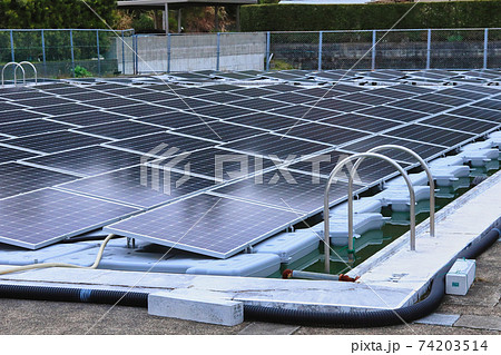 廃校した学校のプールを活用した太陽光発電は全国初! プカプカ浮かぶソーラーパネル! 廃校した学校のプールを活用した太陽光発電は全国初! プカプカ浮かぶソーラーパネル! 74203514