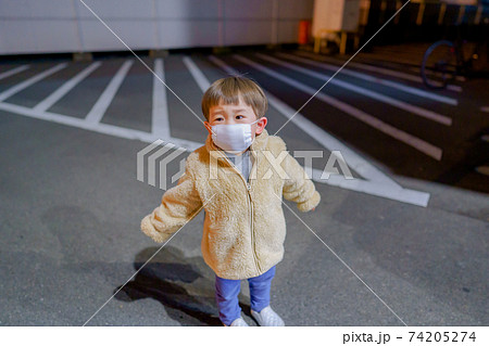 嫌がる子供　男の子 74205274