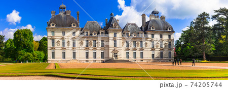 Elegant magnificent Cheverny castle, most well preserved castle in Loire valley. France Elegant magnificent Cheverny castle, most well preserved castle in Loire valley. France 74205744
