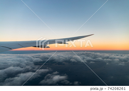 機窓・飛行機・航空機 74208261