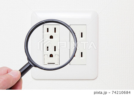 コンセントと虫眼鏡 コンセントと虫眼鏡 74210684