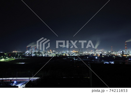 岡山県倉敷市の水島コンビナートの美しい工場夜景 岡山県倉敷市の水島コンビナートの美しい工場夜景 74211653