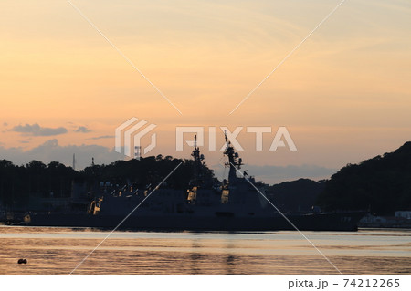 横須賀港護衛艦 74212265