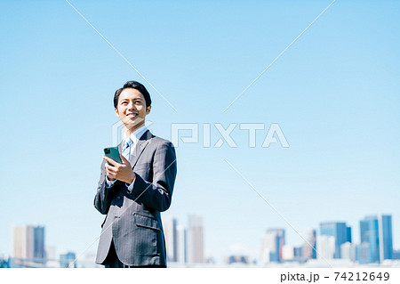 ビジネスパーソン 屋外 ビジネスパーソン 屋外 74212649