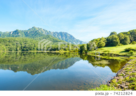 鏡池と戸隠山(夏) 鏡池と戸隠山(夏) 74212824