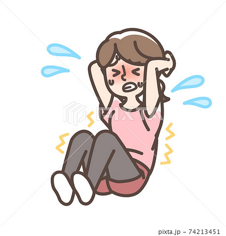 必死に腹筋をする女性 74213451