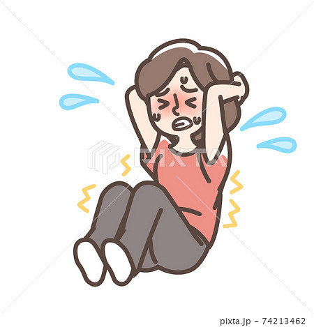 必死に腹筋をする女性 74213462