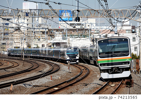 横須賀線を行くE231系電車 横須賀線を行くE231系電車 74213565