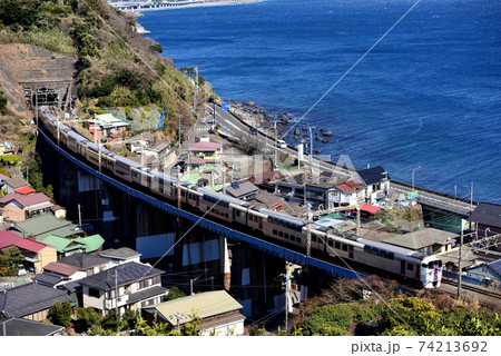 東海道本線を行く215系電車 東海道本線を行く215系電車 74213692