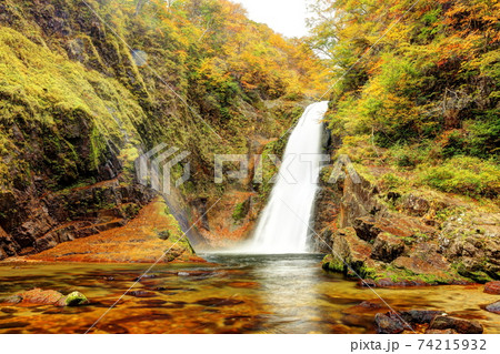 錦秋の秋保大滝 74215932