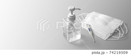 マスク、アルコールジェル、体温計。コロナウイルス対策 74219309